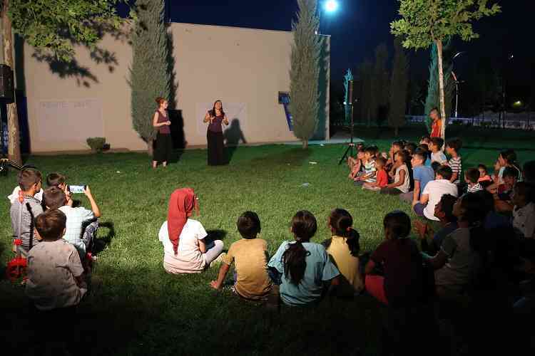 “Gezici Çocuk Tiyatrosu” Çınar’da Çocuklarla Buluştu 